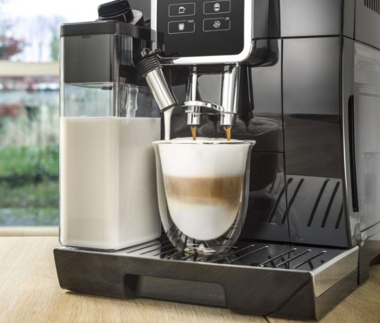 Кофемашины с капучинатором до 50 000 рублей: стоит ли переплачивать за автоматическую пенку